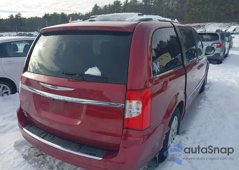 2015 Chrysler Town & Country Touring z USA, uszkodzony, nr VIN 2C4RC1BGXFR564901